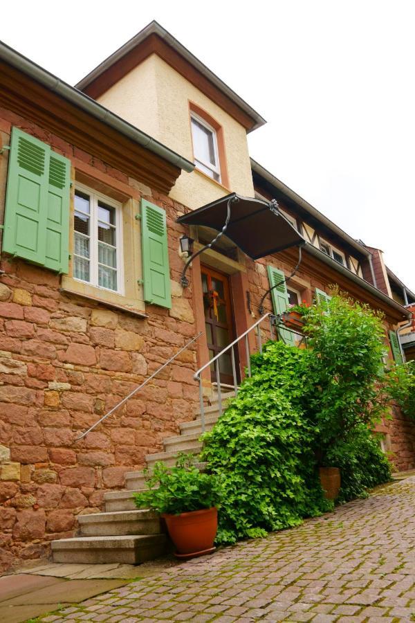 Gaestehaus Zum Weinbauer Rhodt unter Rietburg Luaran gambar