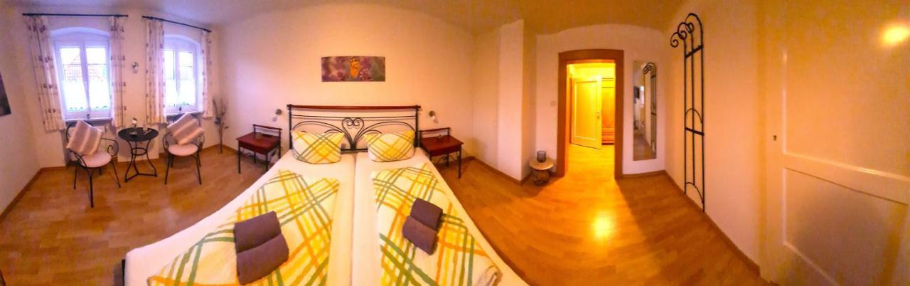 Gaestehaus Zum Weinbauer Rhodt unter Rietburg Luaran gambar