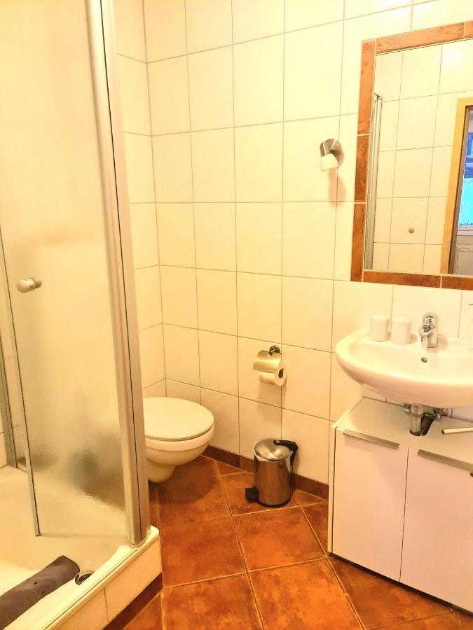 Gaestehaus Zum Weinbauer Rhodt unter Rietburg Luaran gambar